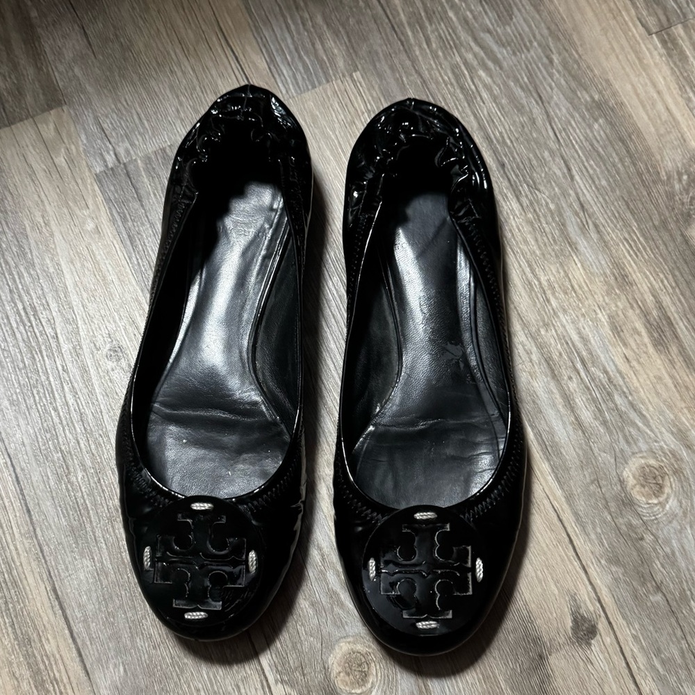 Excellent condition. Tory Burch black Reva ballet flats